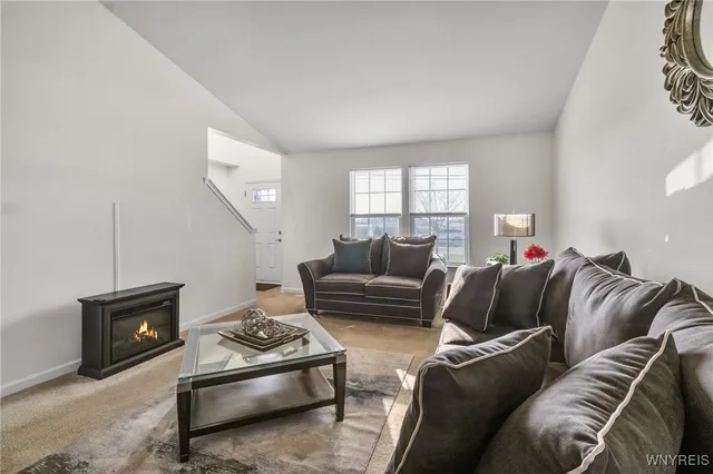 $399,900 | 694 Pleasant View Drive, Lancaster, NY 14086