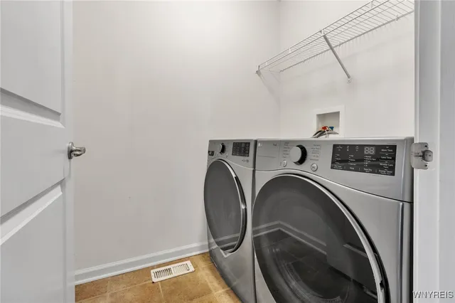 $399,900 | 694 Pleasant View Drive, Lancaster, NY 14086