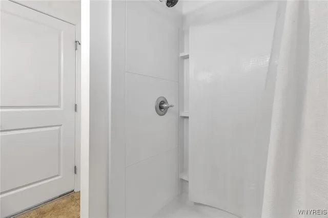 $399,900 | 694 Pleasant View Drive, Lancaster, NY 14086