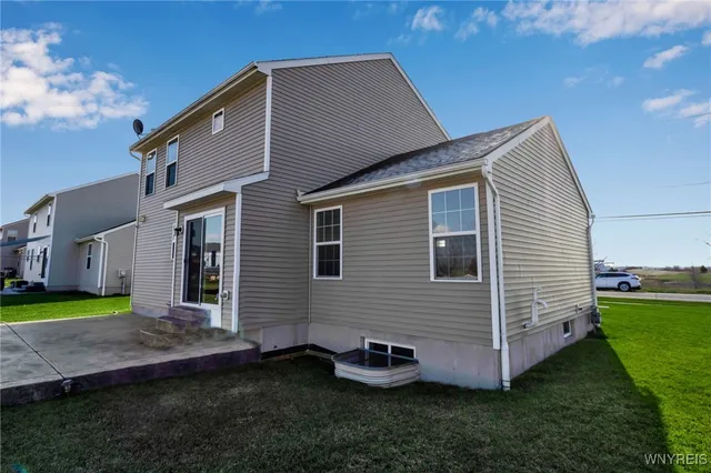 $399,900 | 694 Pleasant View Drive, Lancaster, NY 14086