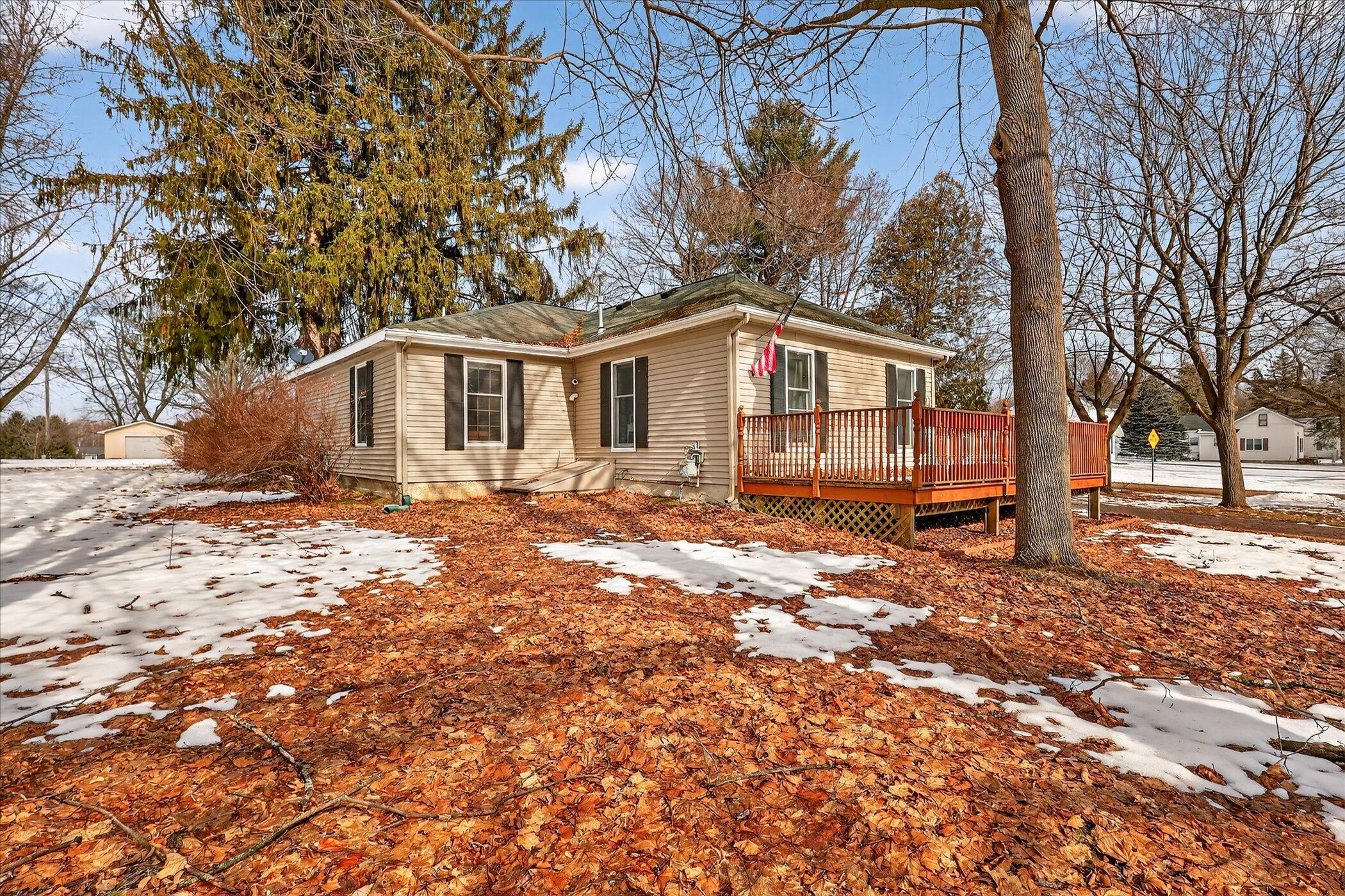 03-308-Niles-St-Lakeview-MI-48850-Window