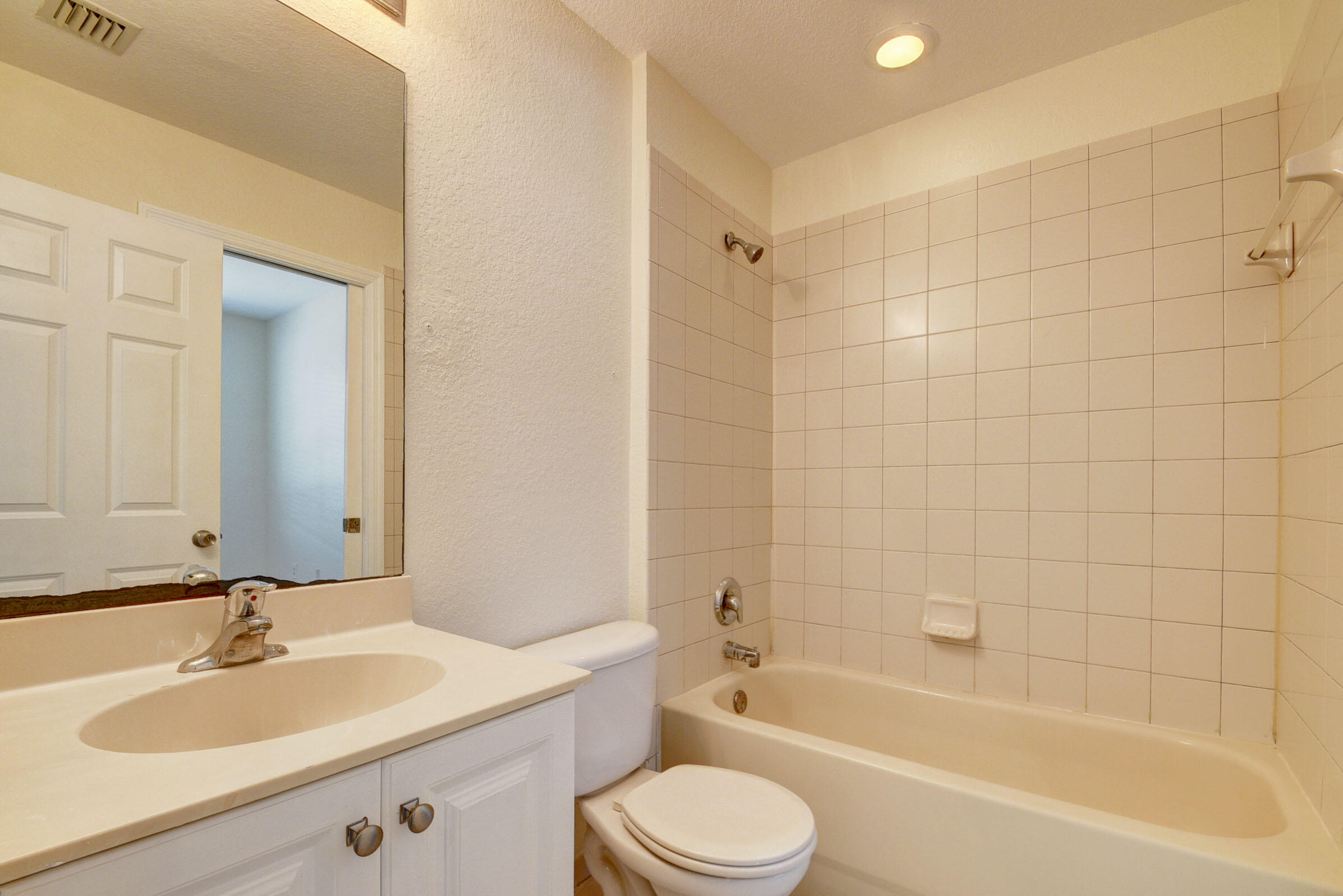 2007 Nassau Drive Riviera Beach, FL 33404 - Photo 12 of 31 12_apartment (12)