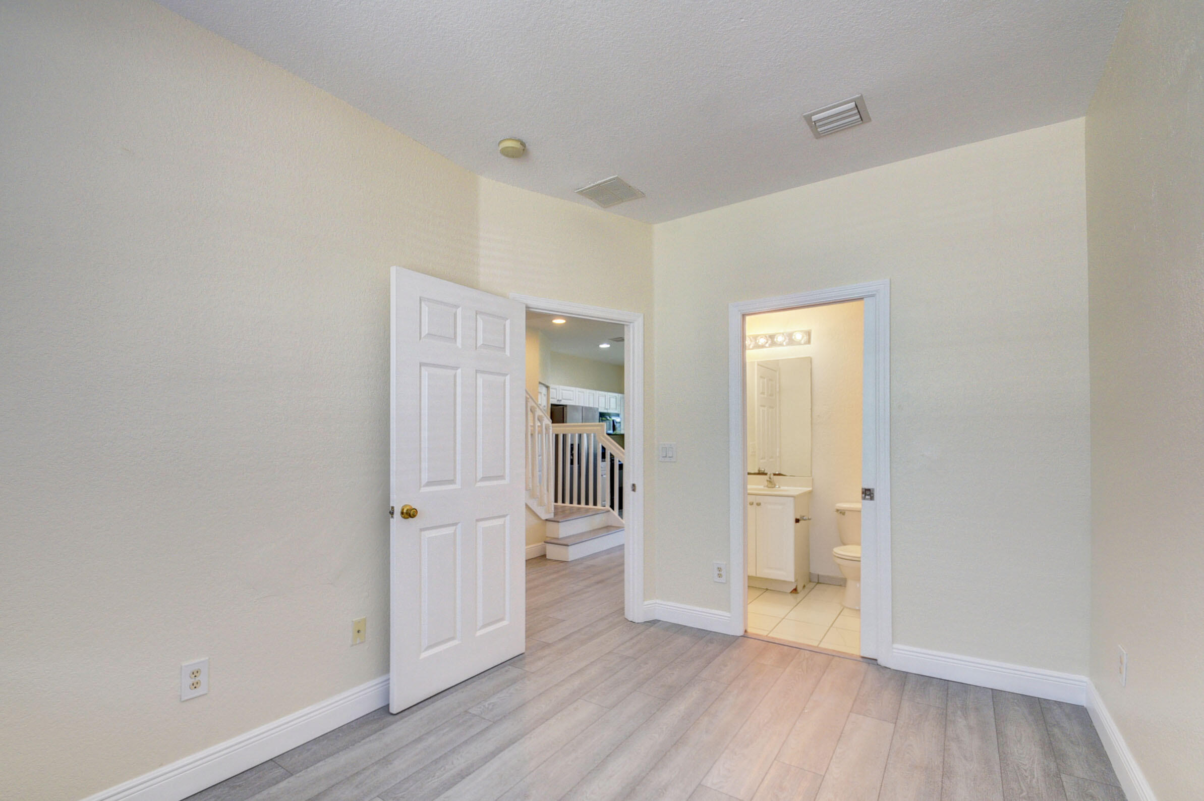 2007 Nassau Drive Riviera Beach, FL 33404 - Photo 14 of 31 14_apartment (14)