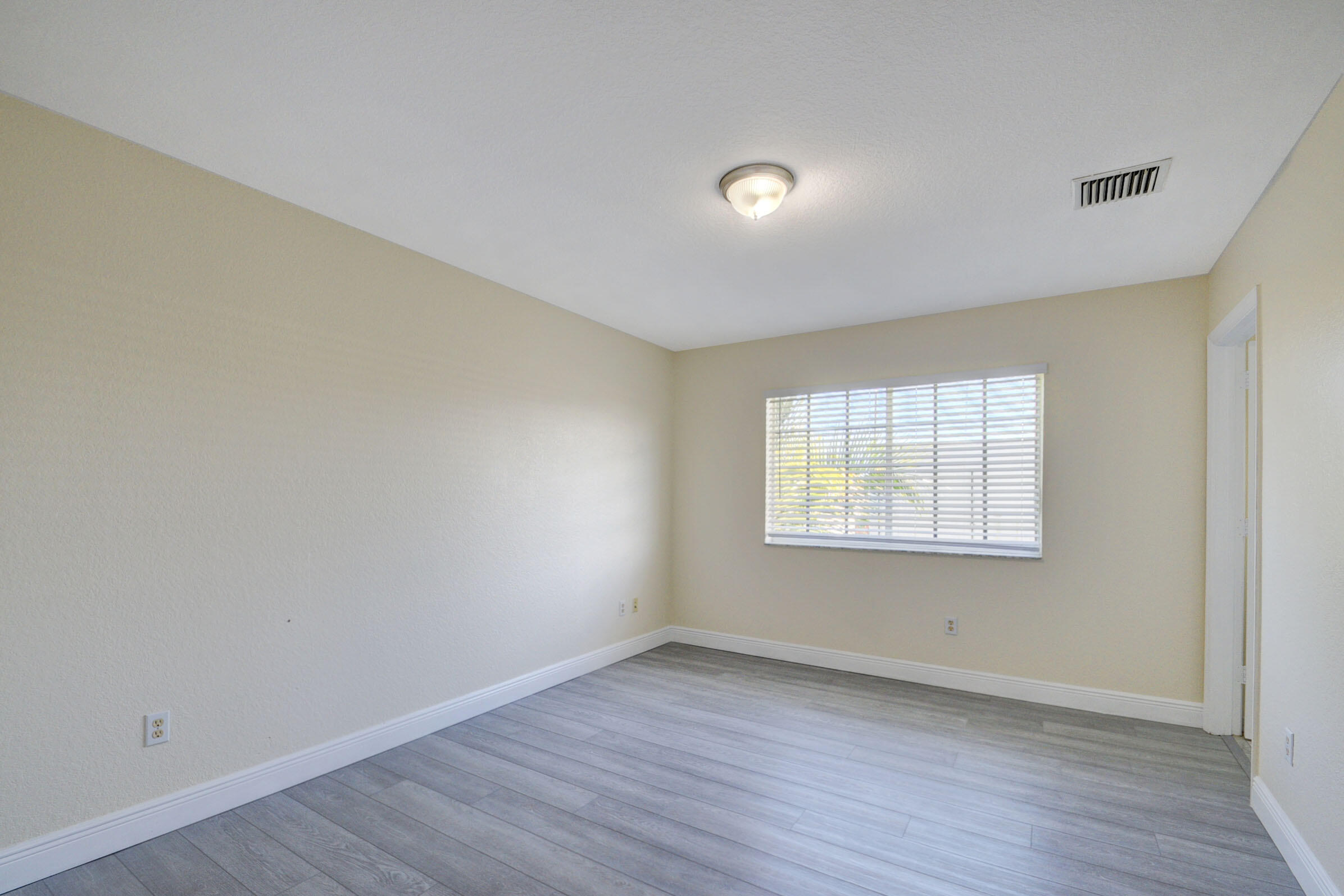 2007 Nassau Drive Riviera Beach, FL 33404 - Photo 15 of 31 15_apartment (15)