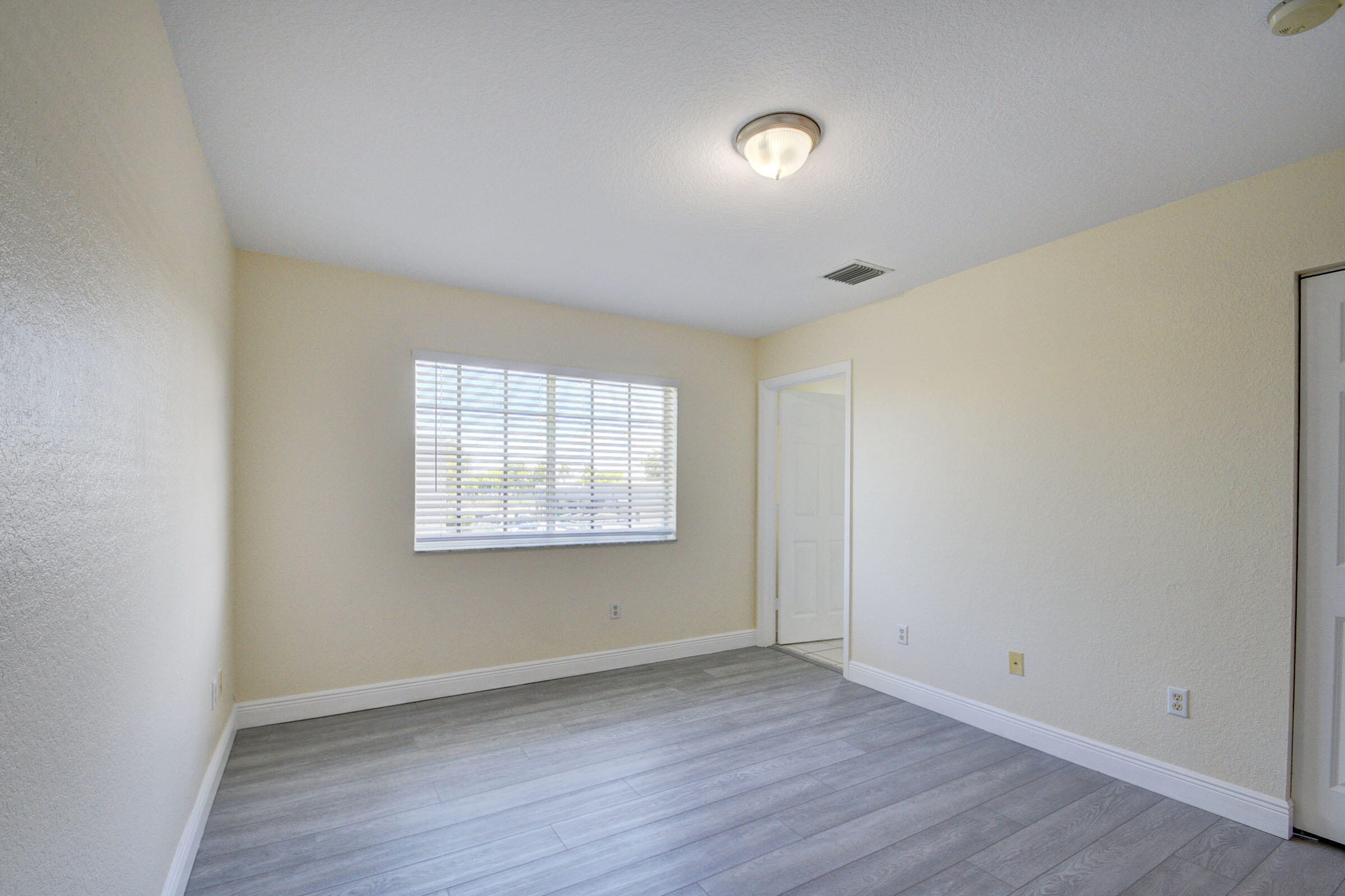 2007 Nassau Drive Riviera Beach, FL 33404 - Photo 16 of 31 16_apartment (16)