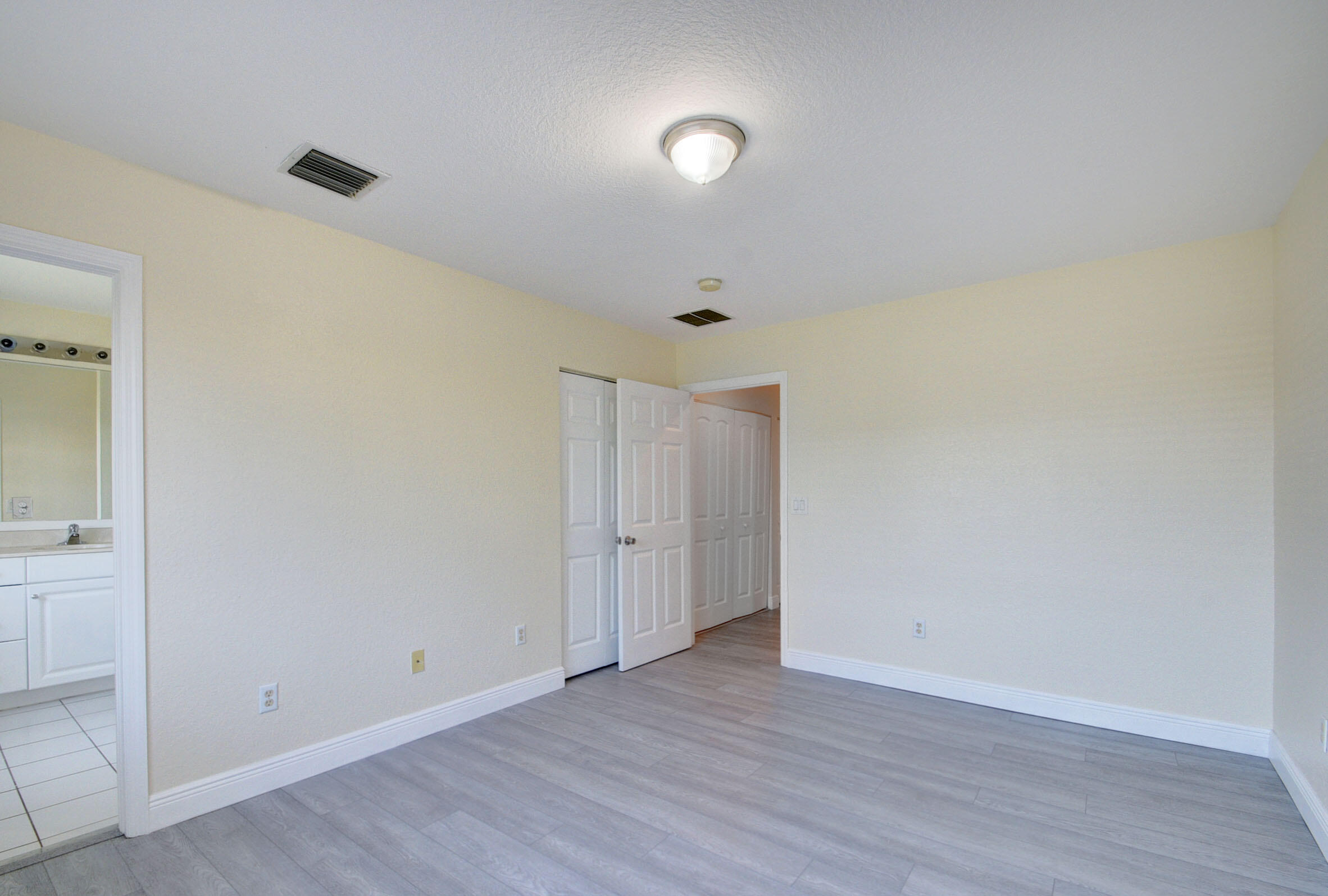 2007 Nassau Drive Riviera Beach, FL 33404 - Photo 17 of 31 17_apartment (17)