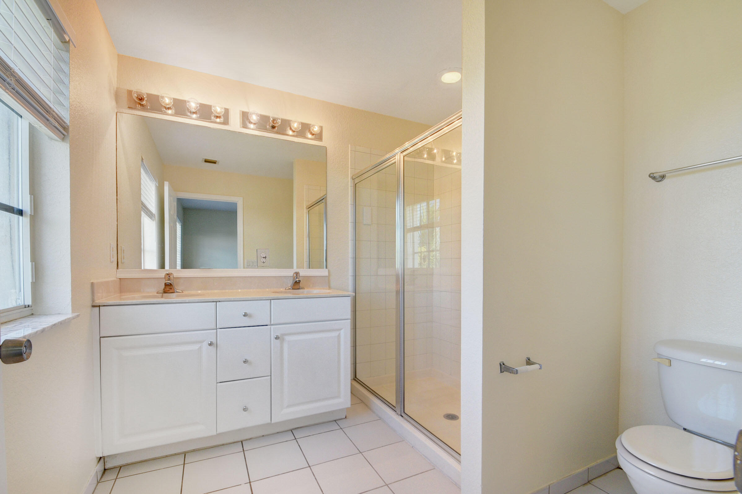 2007 Nassau Drive Riviera Beach, FL 33404 - Photo 18 of 31 18_apartment (18)