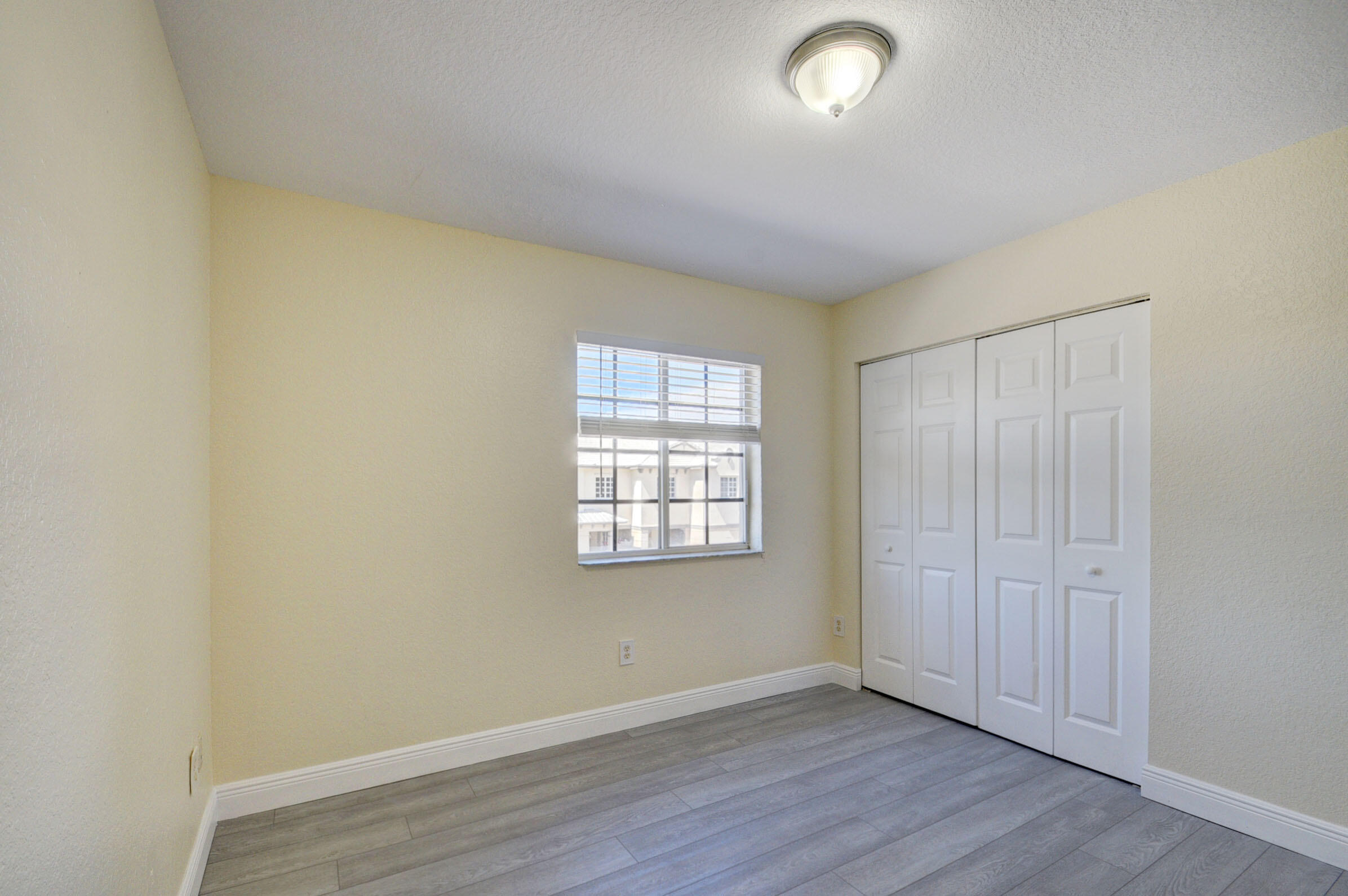 2007 Nassau Drive Riviera Beach, FL 33404 - Photo 20 of 31 20_apartment (20)