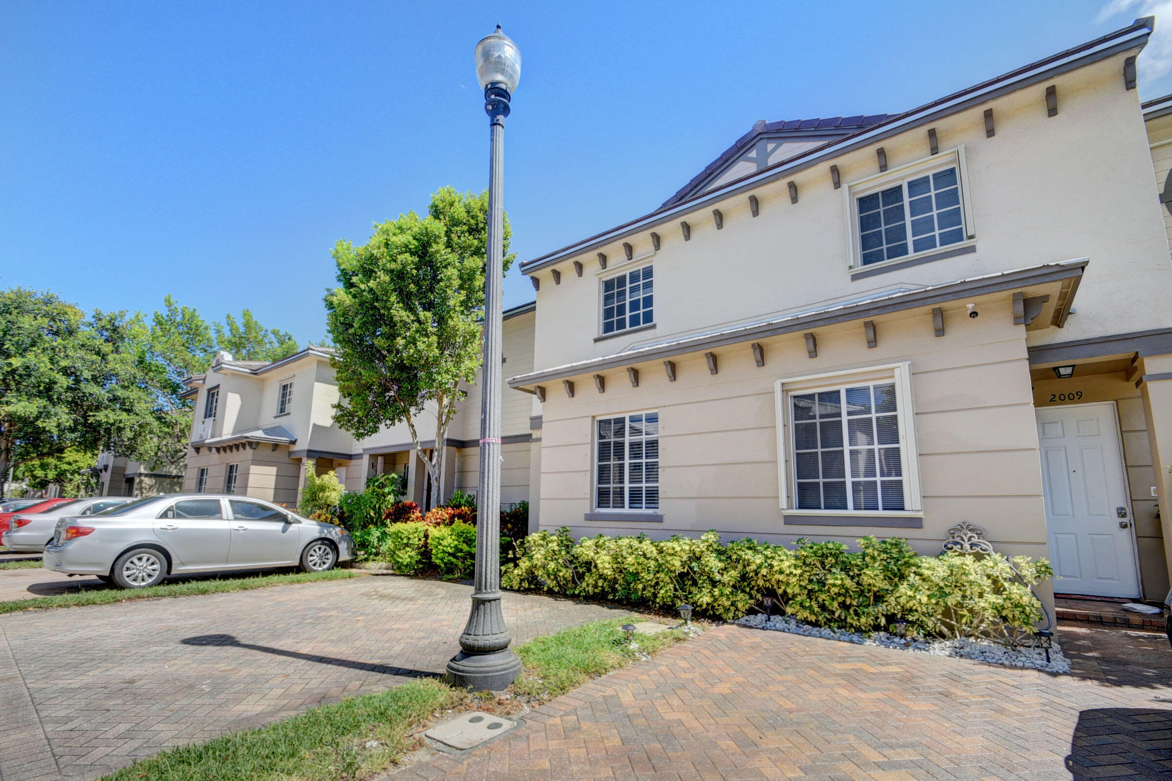 2007 Nassau Drive Riviera Beach, FL 33404 - Photo 2 of 31 02_apartment (2)