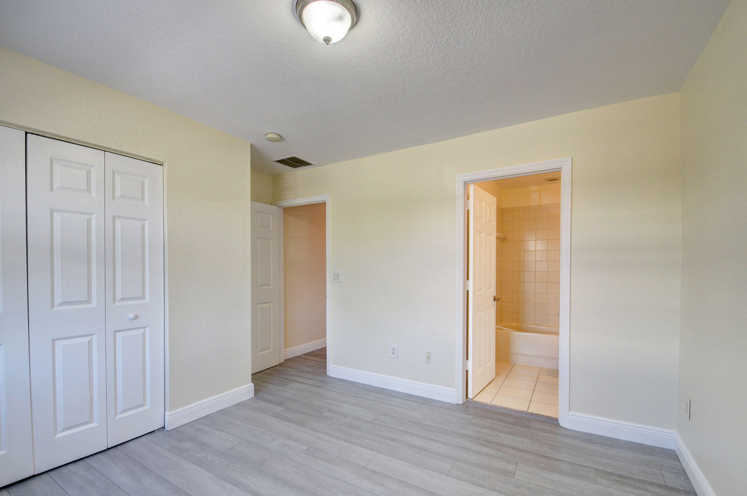 2007 Nassau Drive Riviera Beach, FL 33404 - Photo 21 of 31 21_apartment (21)