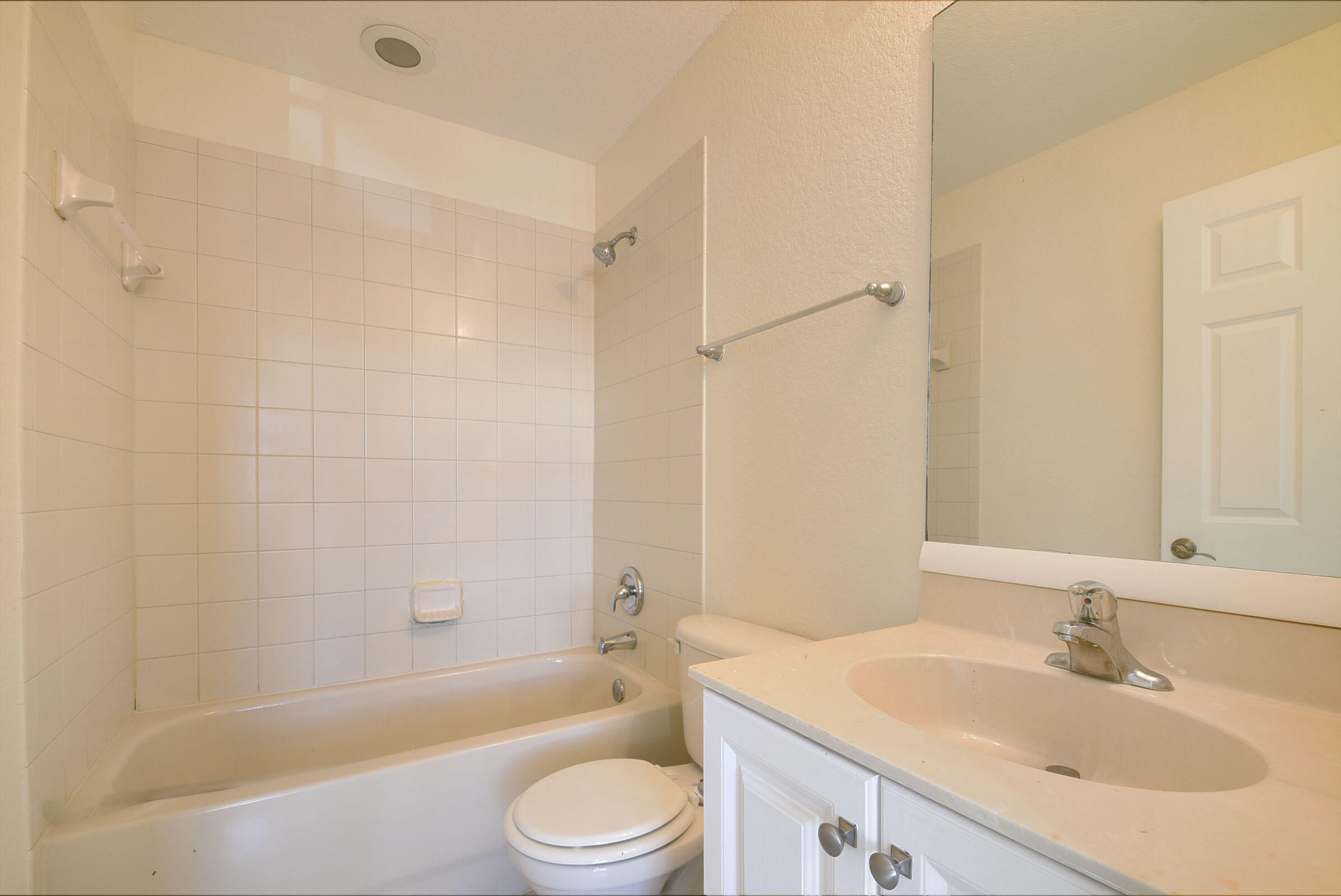 2007 Nassau Drive Riviera Beach, FL 33404 - Photo 22 of 31 22_apartment (22)