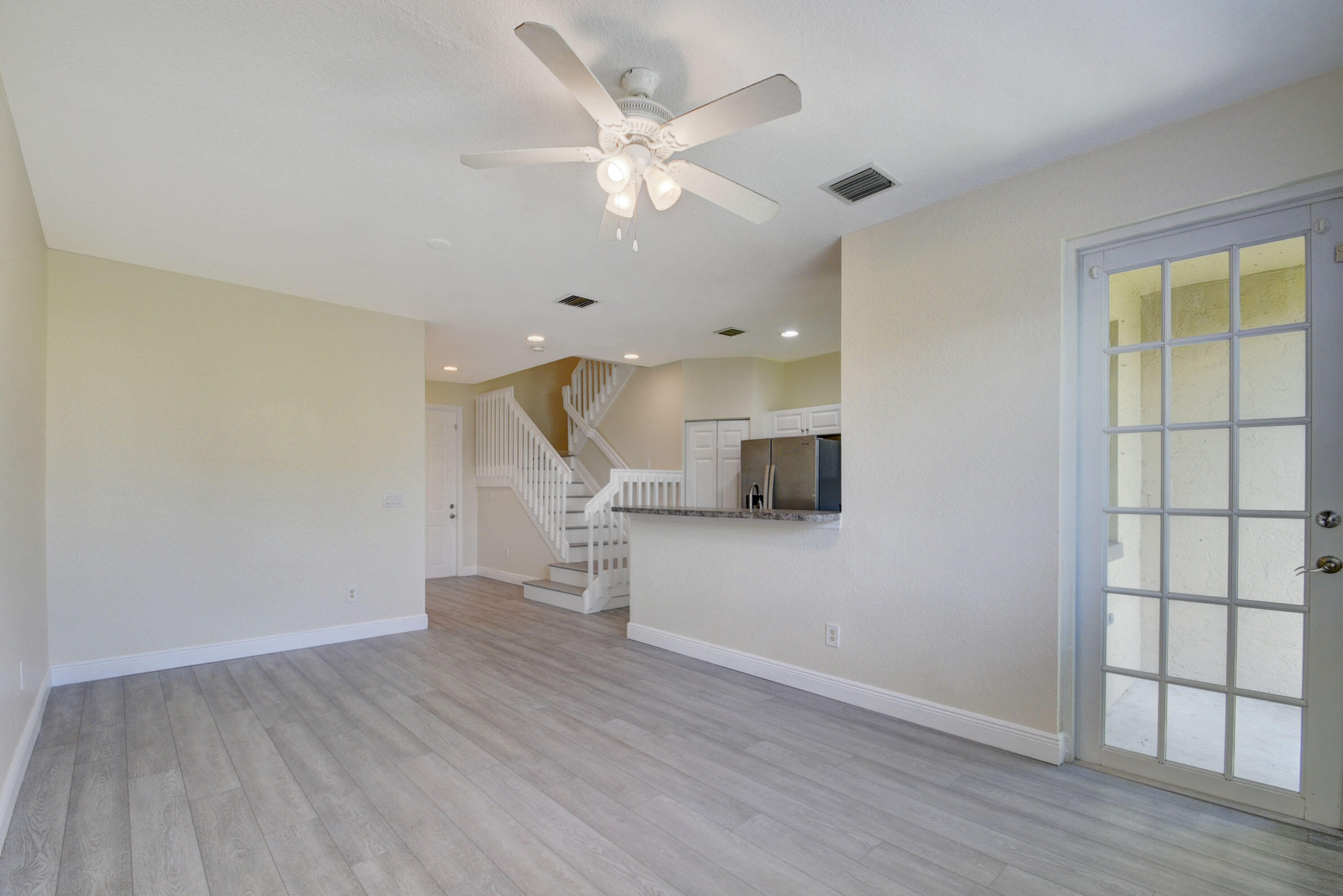 2007 Nassau Drive Riviera Beach, FL 33404 - Photo 8 of 31 08_apartment (8)