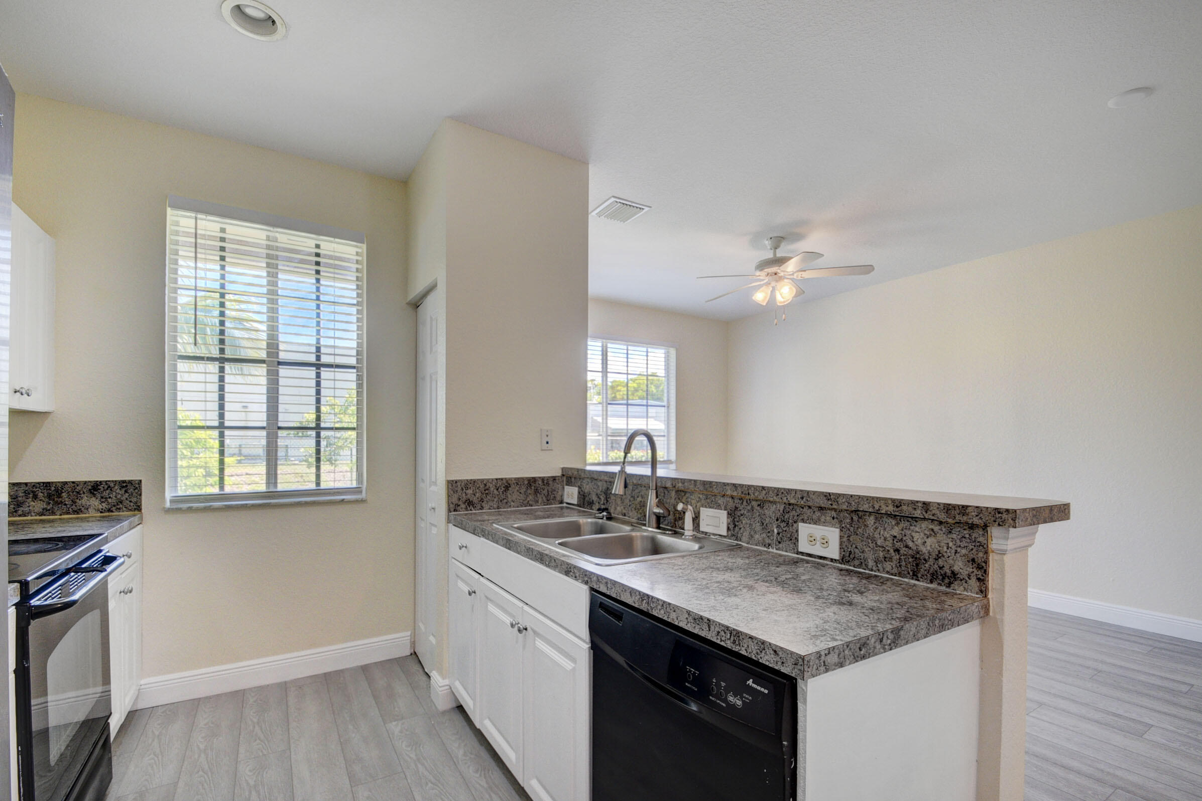 2007 Nassau Drive Riviera Beach, FL 33404 - Photo 10 of 31 10_apartment (10)