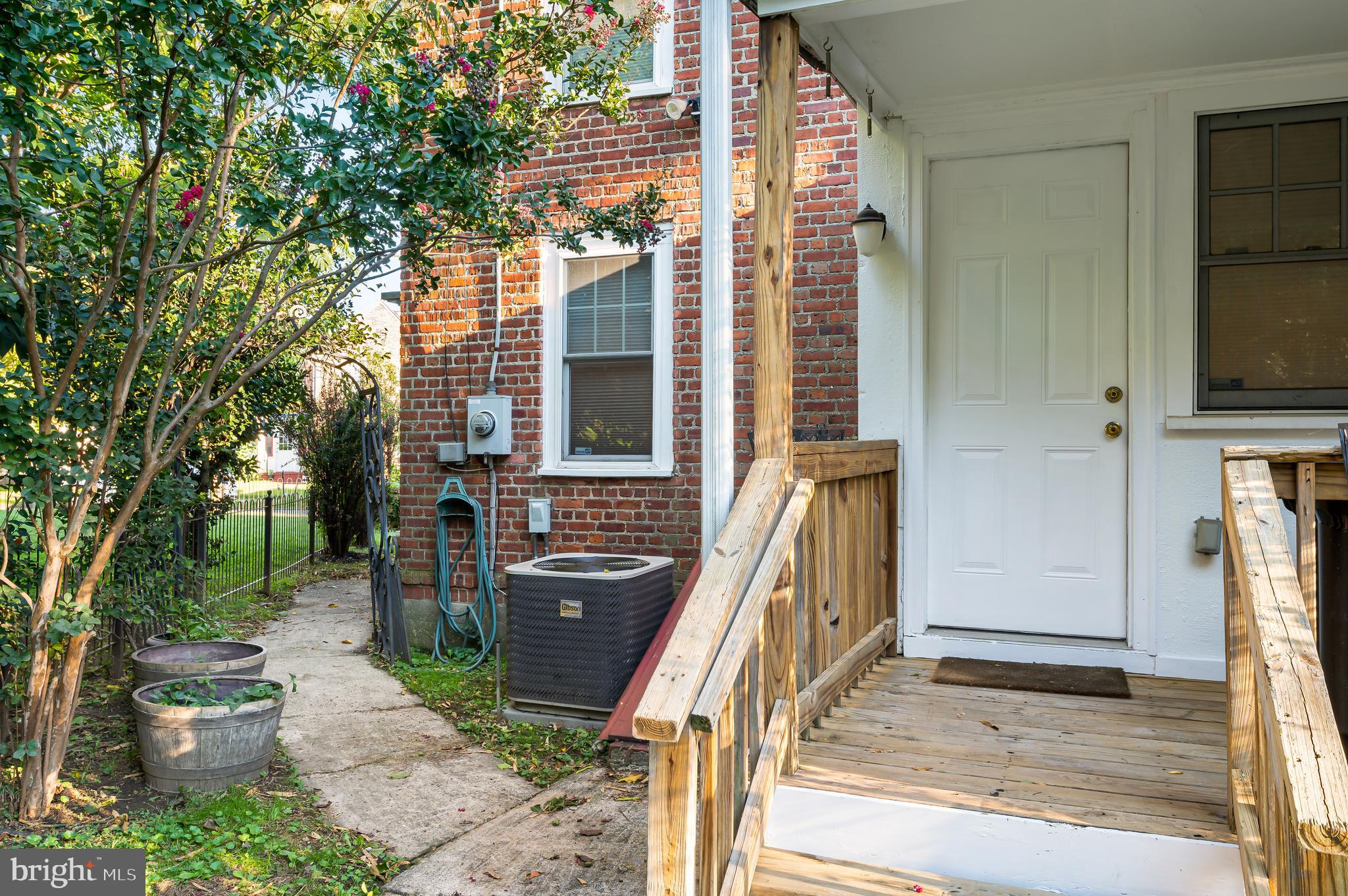 1219 South Octagon Road Camden, NJ 08104 - Photo 4 of 27