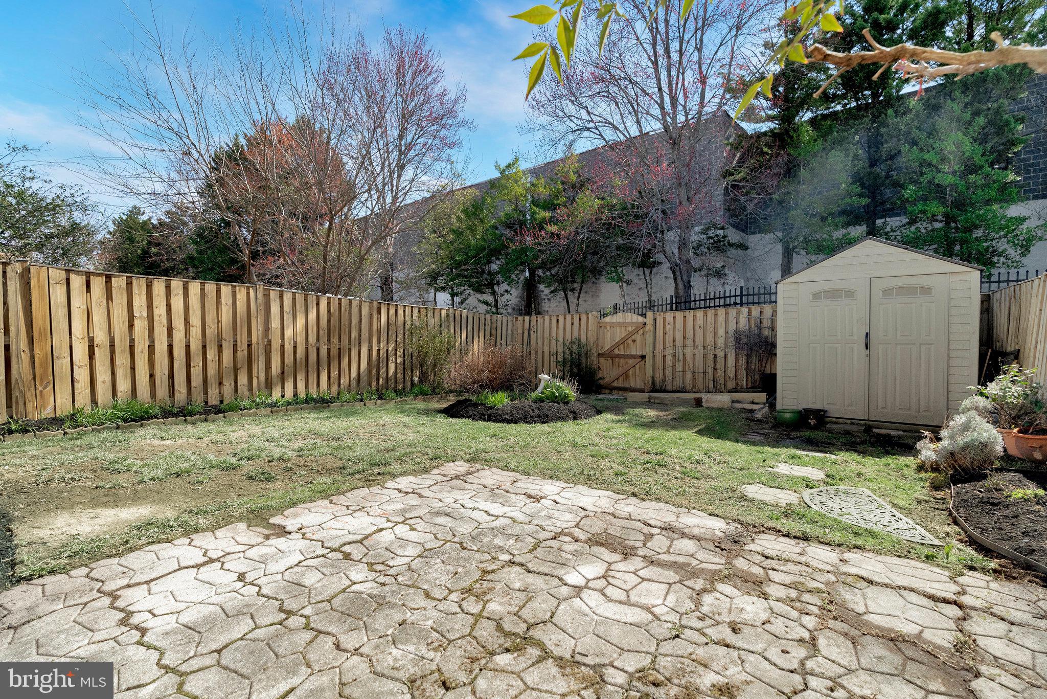 2131 Ferguson Place Herndon, VA 20170 - Photo 26 of 27 a backyard of a house
