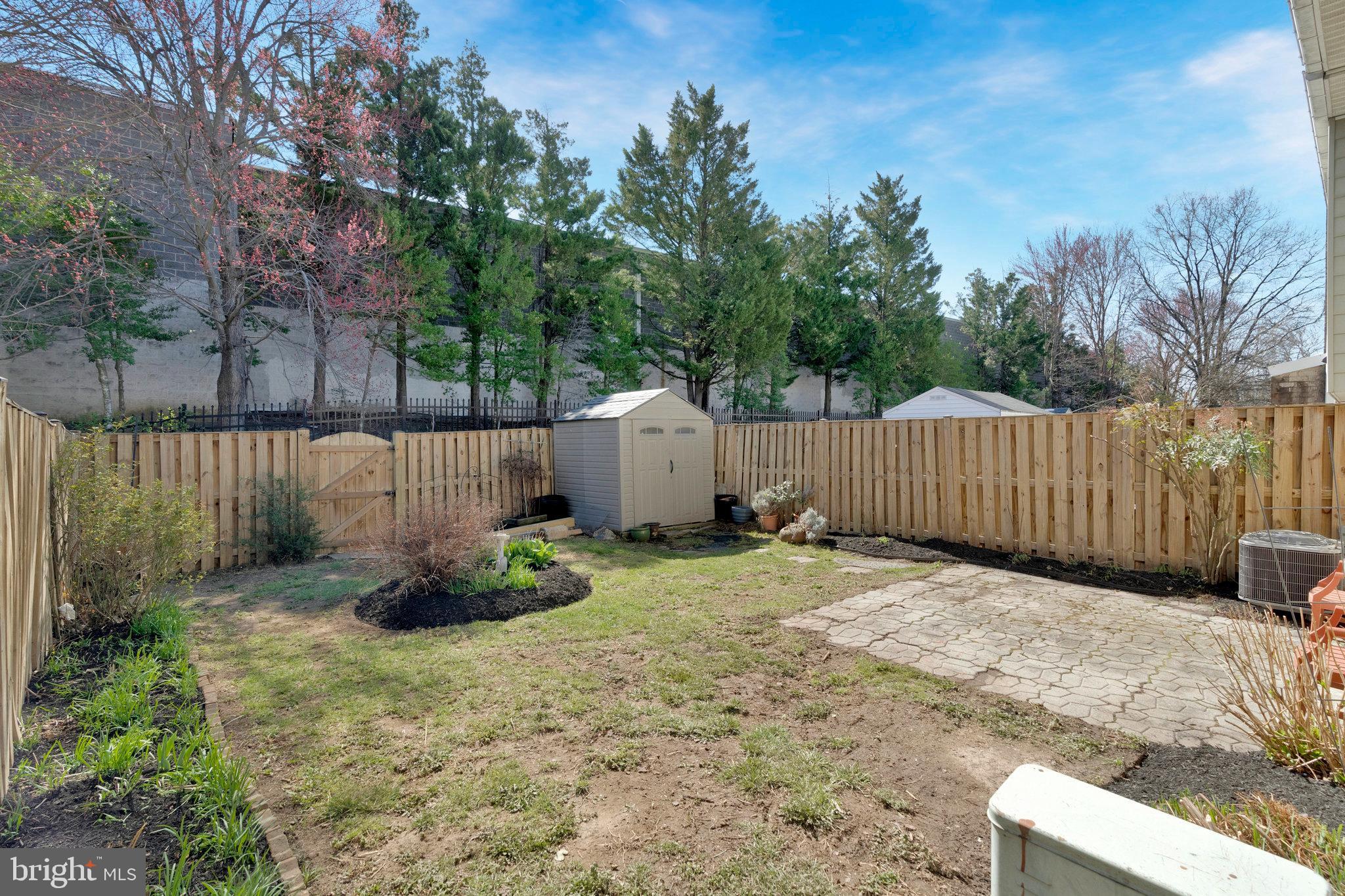 2131 Ferguson Place Herndon, VA 20170 - Photo 27 of 27 a backyard of a house