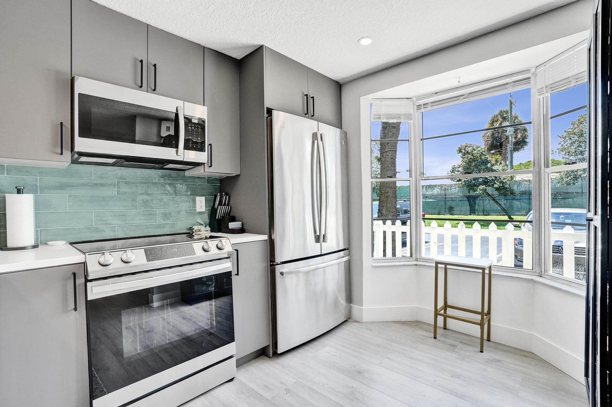201 Southwest 3rd Street, Unit 201 Pompano Beach, FL 33060 - Photo 3 of 42 DSC02363