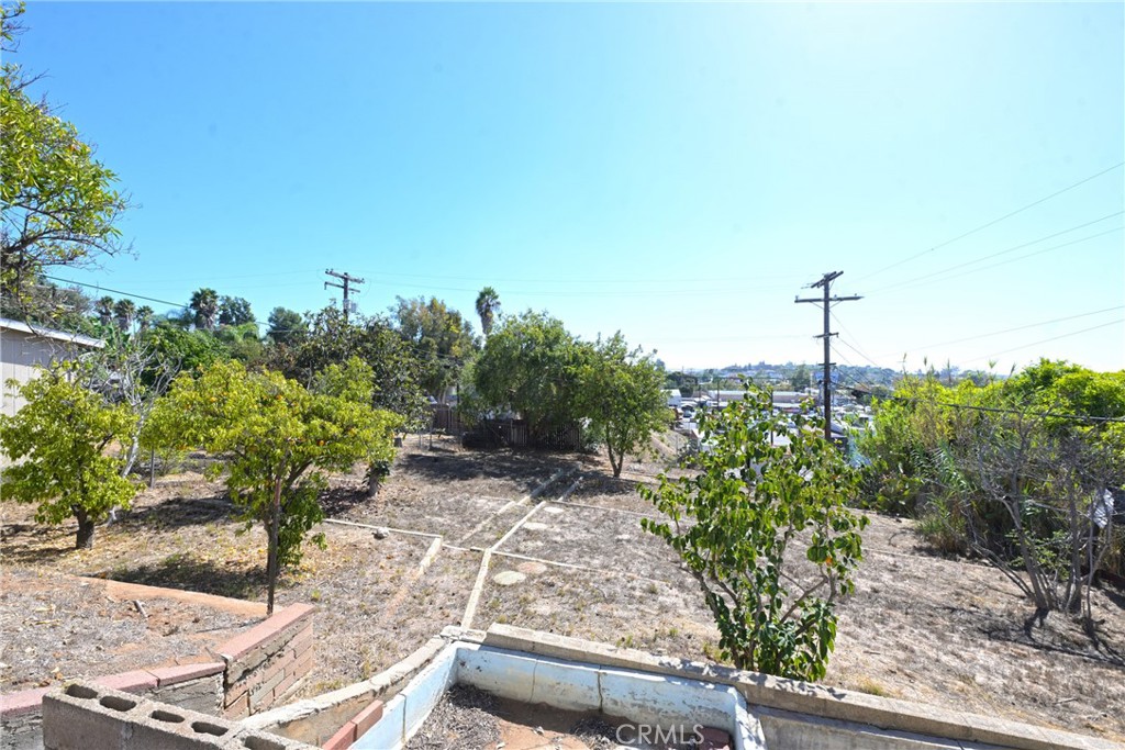 127 East College Street Fallbrook, CA 92028 - Photo 33 of 58 a flower garden is sitting in the middle of a yard