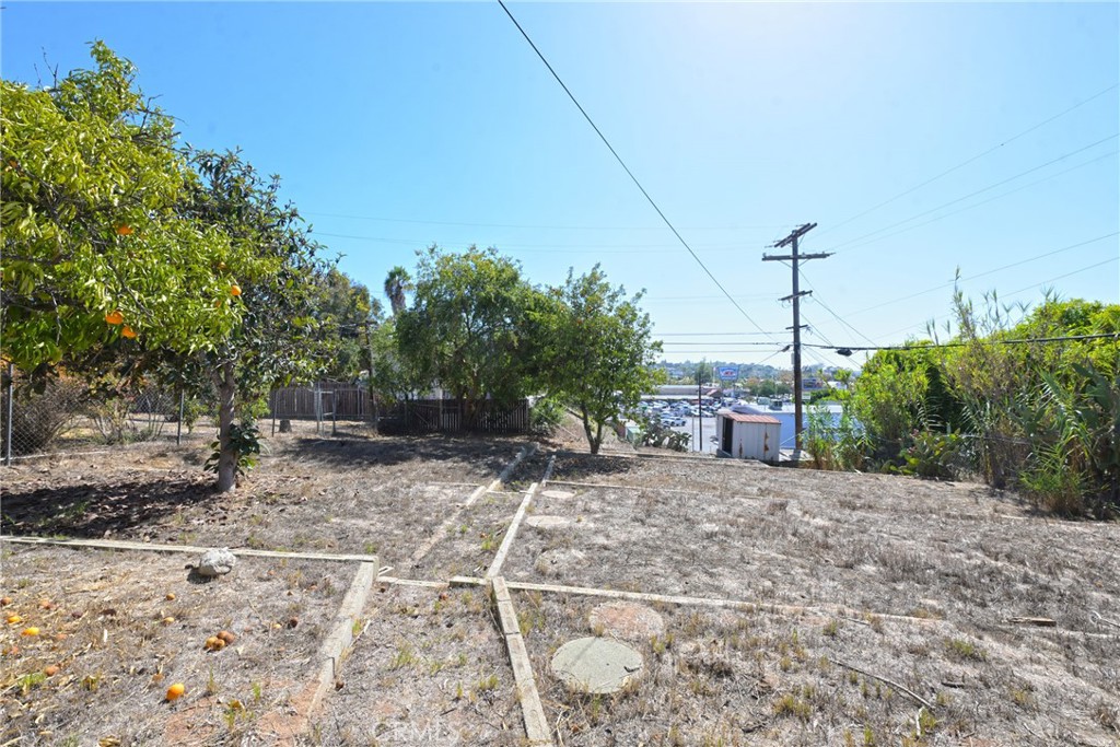 127 East College Street Fallbrook, CA 92028 - Photo 36 of 58 a backyard of a house with lots of green space