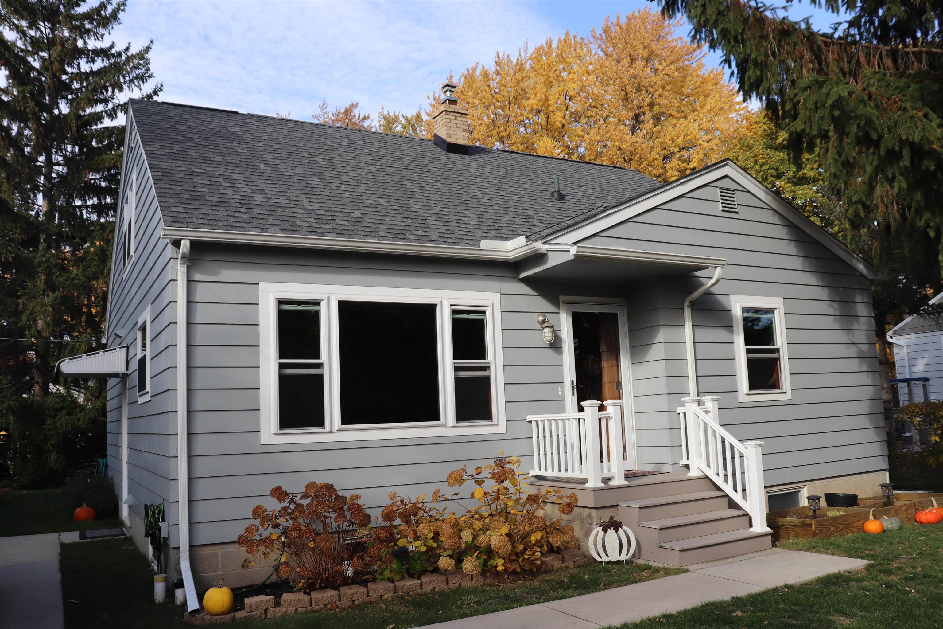 303 Yale Street Bay City, MI 48708 - Photo 3 of 58