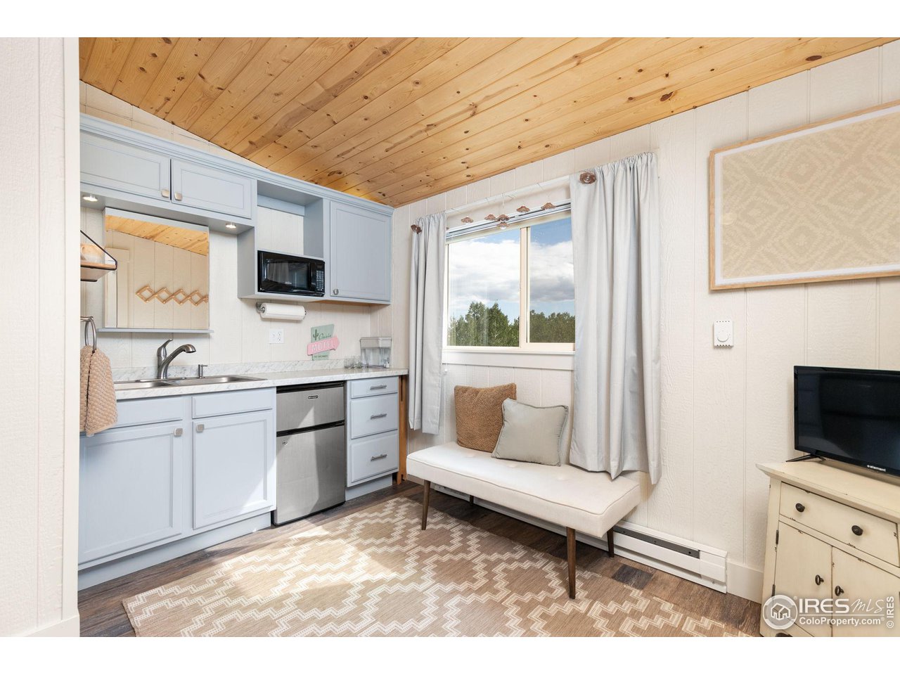 2833 Lump Gulch Road Black Hawk, CO 80422 - Photo 33 of 40 a living room with stainless steel appliances kitchen island granite countertop furniture and a flat screen tv