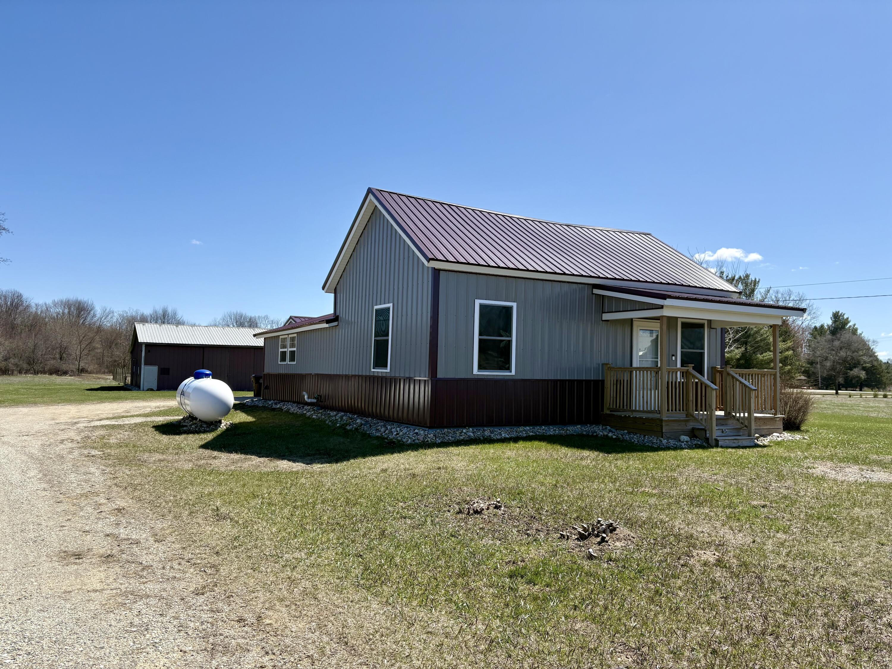 4925 Mt Hope Road South Carson City, MI 48811 - Photo 22 of 23 new siding