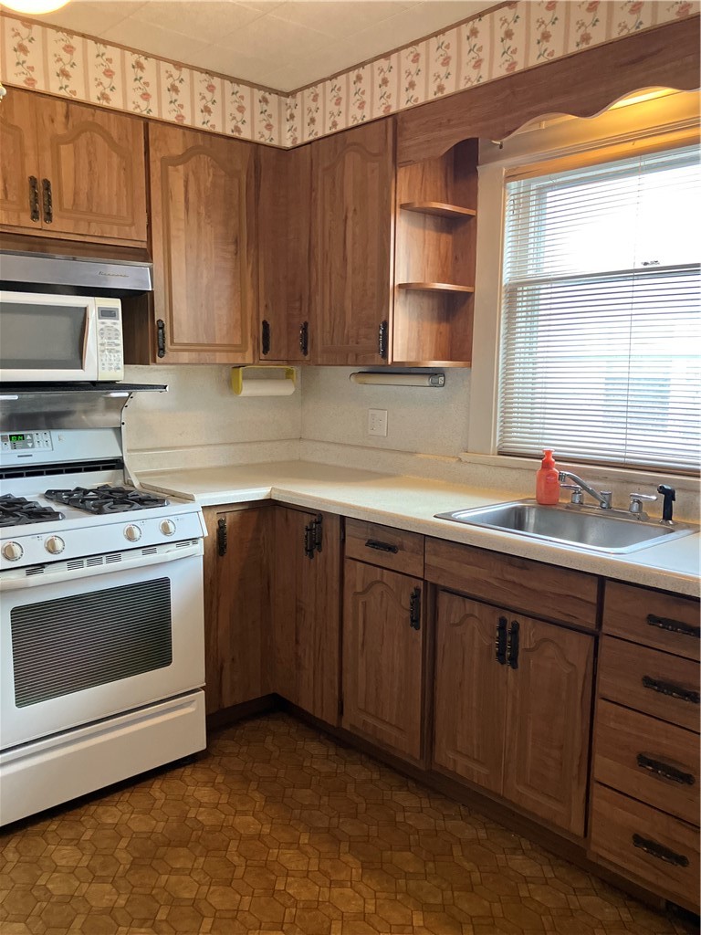 19 Velox Street Rochester, NY 14615 - Photo 6 of 16 Kitchen
