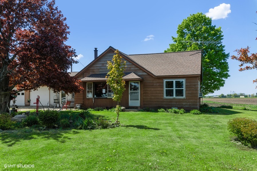 16218 Mt Hunger Road Sycamore, IL 60178 - Photo 2 of 17