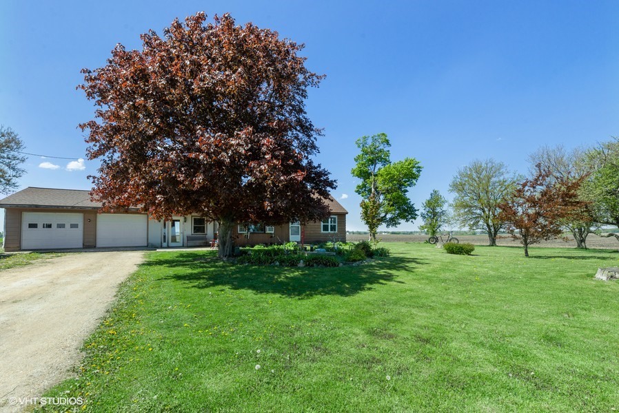 16218 Mt Hunger Road Sycamore, IL 60178 - Photo 3 of 17