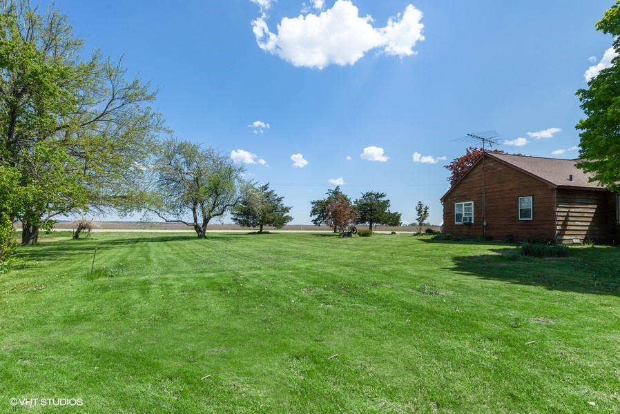 16218 Mt Hunger Road Sycamore, IL 60178 - Photo 4 of 17
