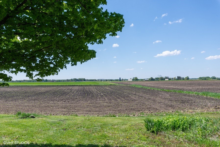 16218 Mt Hunger Road Sycamore, IL 60178 - Photo 6 of 17