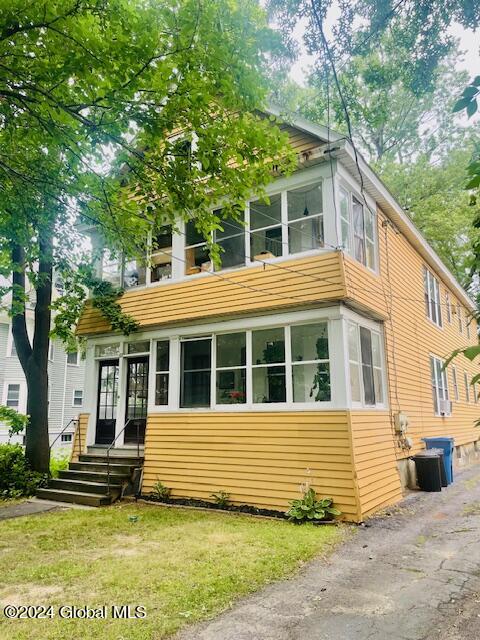 65 Ten Eyck Avenue Albany, NY 12209 - Photo 2 of 23 2