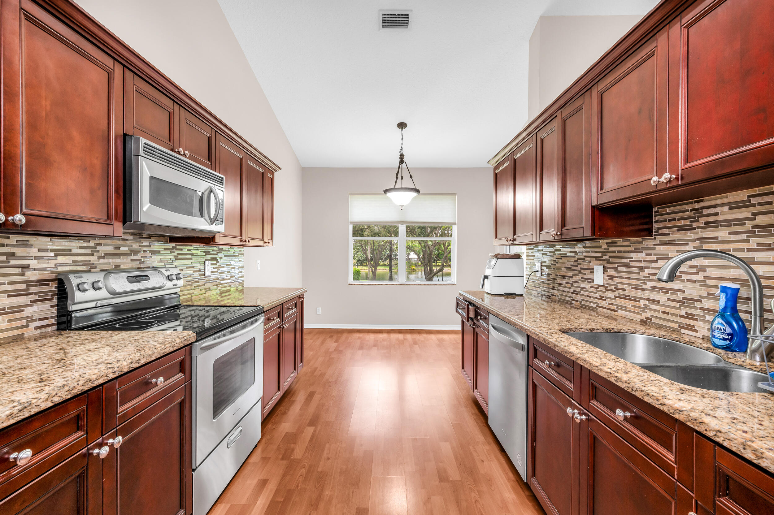 8550 Vía Romana, Unit 2 Boca Raton, FL 33496 - Photo 6 of 21 photo-4