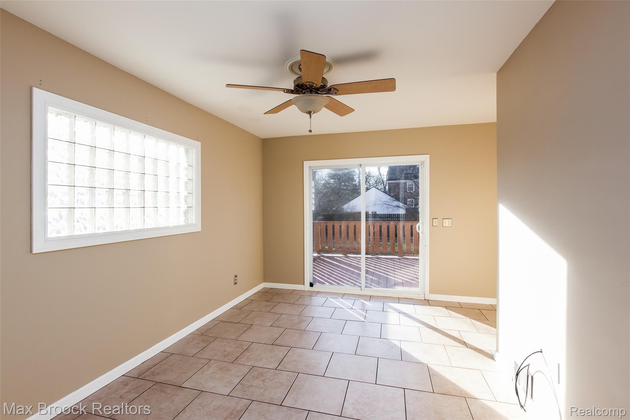 745 Menominee Road Pontiac, MI 48341 - Photo 7 of 21 Back Office or Bonus Room.jpg