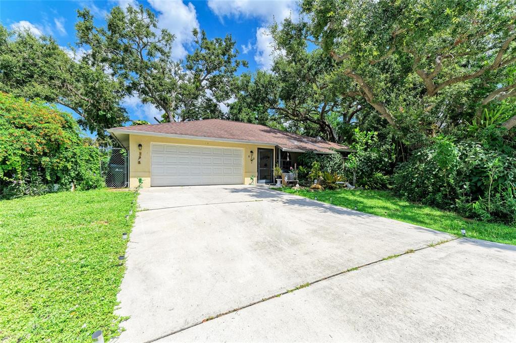 620 Burke Road Venice, FL 34293 - Photo 2 of 27