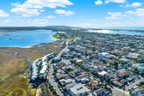 $559,500 | 4015 Crown Point Drive, Unit 102, San Diego, CA 92109