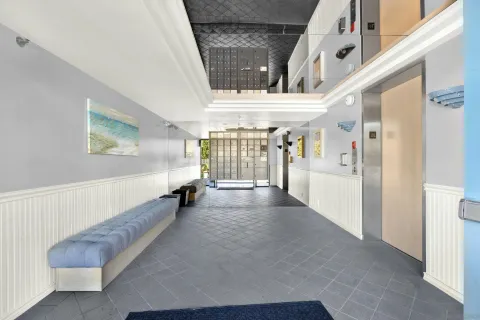 $559,500 | 4015 Crown Point Drive, Unit 102, San Diego, CA 92109