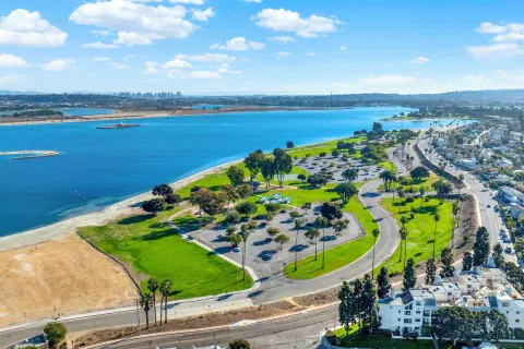 $559,500 | 4015 Crown Point Drive, Unit 102, San Diego, CA 92109