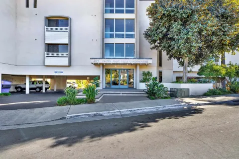 $559,500 | 4015 Crown Point Drive, Unit 102, San Diego, CA 92109