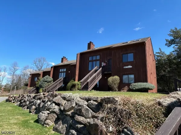 $215,000 | 3 Spyglass Hill, Unit 1, Vernon, NJ 07462