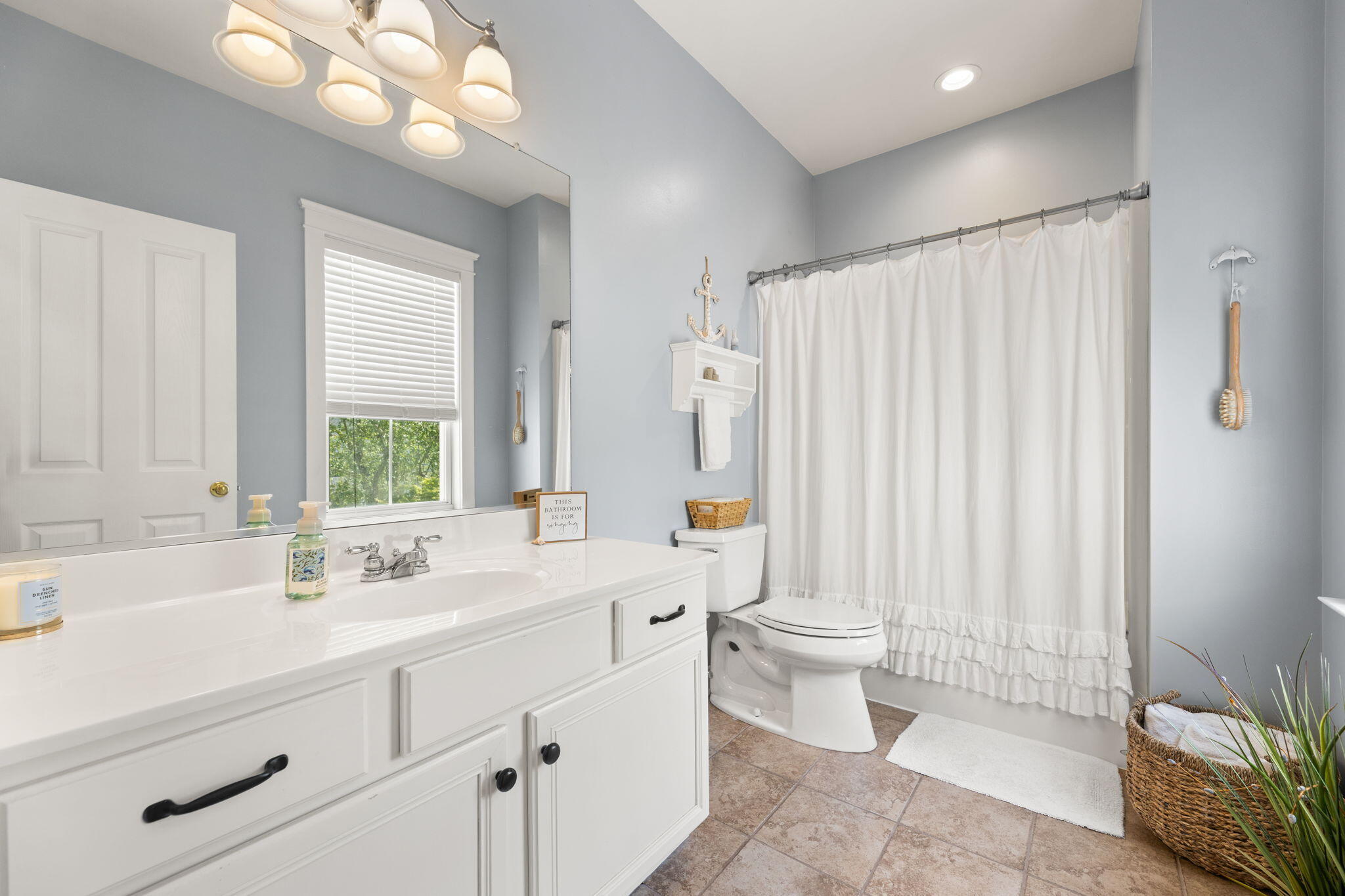 213 Hydrangea Street Summerville, SC 29483 - Photo 24 of 41 37-web-or-mls-Interior-28