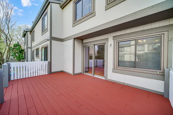 $384,900 | 112 Chicory Court, Rolling Meadows, IL 60008