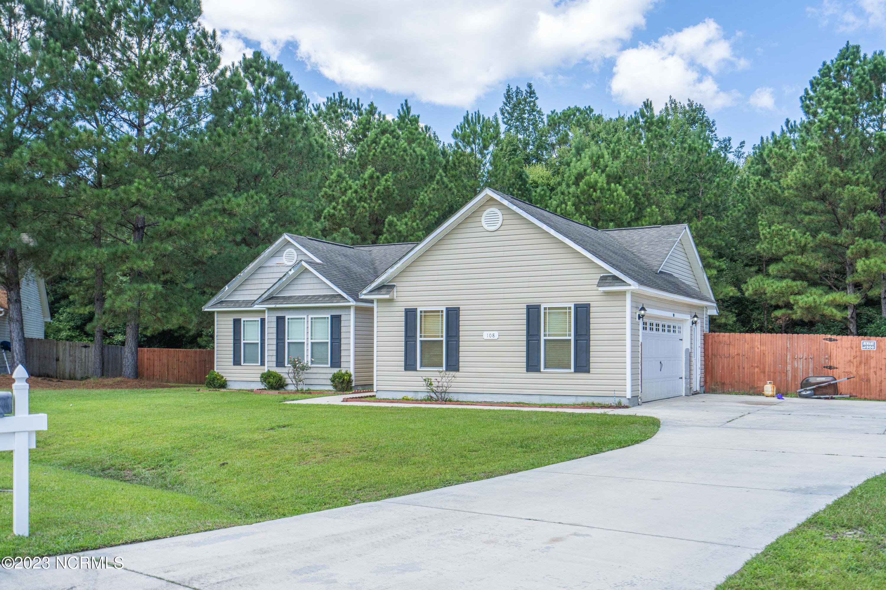 108 Errol Drive Hubert, NC 28539 - Photo 4 of 33 108 errol dr (36 of 41)