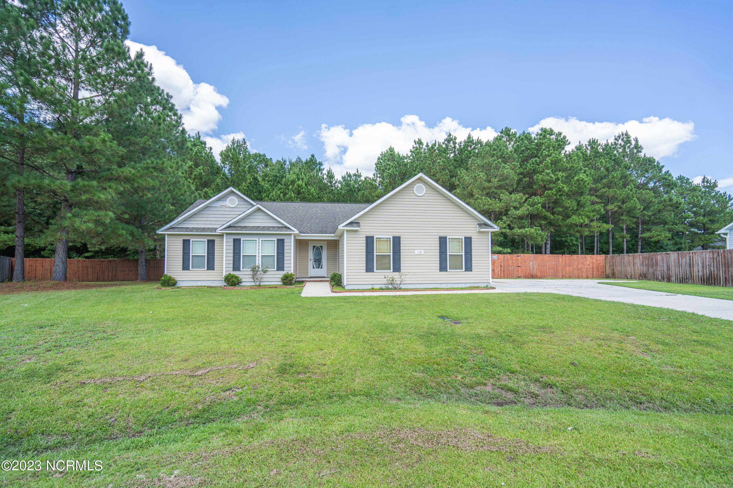 108 Errol Drive Hubert, NC 28539 - Photo 5 of 33 108 errol dr (37 of 41)