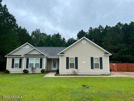 108 Errol Drive Hubert, NC 28539 - Photo 7 of 33 Front of home