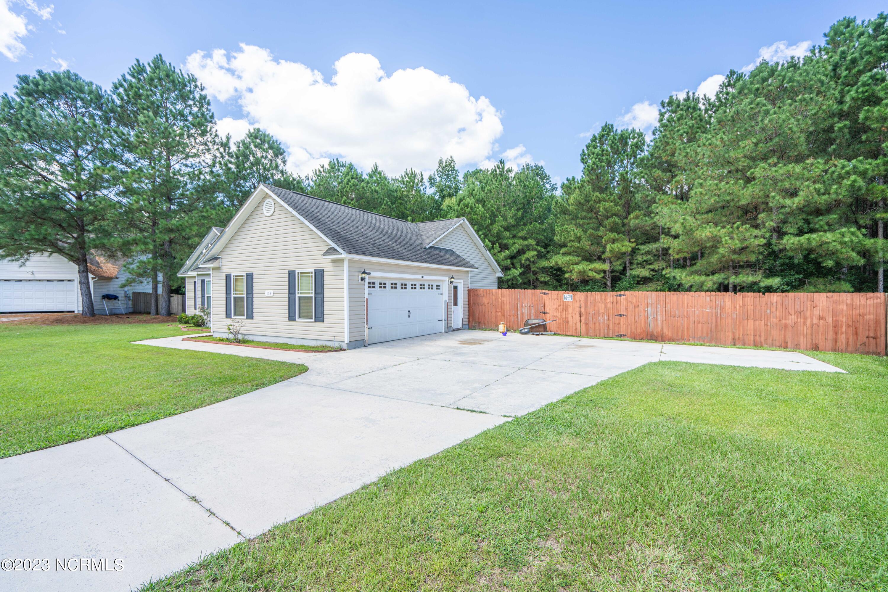 108 Errol Drive Hubert, NC 28539 - Photo 8 of 33 108 errol dr (41 of 41)