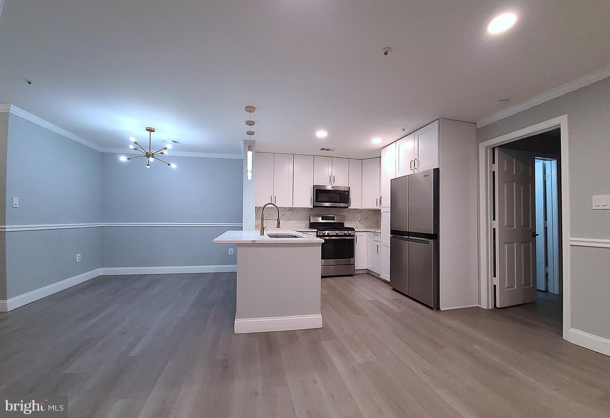 New kitchen: 42" Cabinets - Quartz Countertops