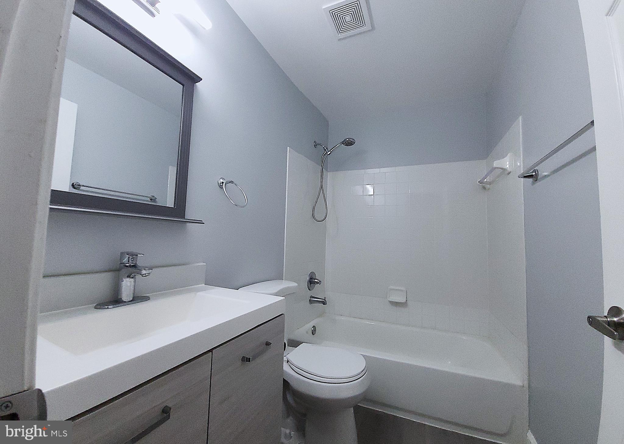 1049 Gardenview Loop, Unit 302 Woodbridge, VA 22191 - Photo 12 of 21 Primary Bathroom