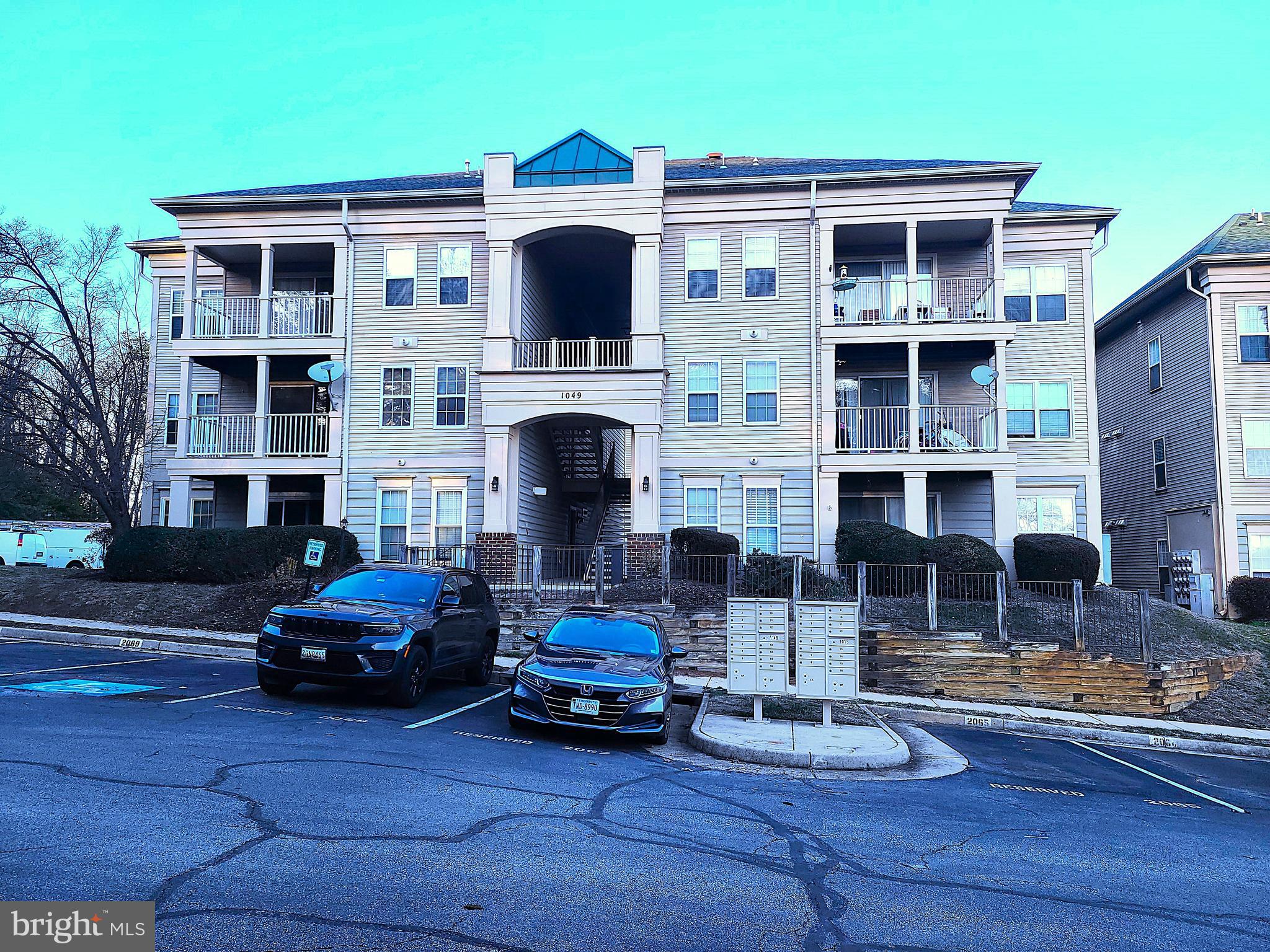 1049 Gardenview Loop, Unit 302 Woodbridge, VA 22191 - Photo 2 of 21 Front
