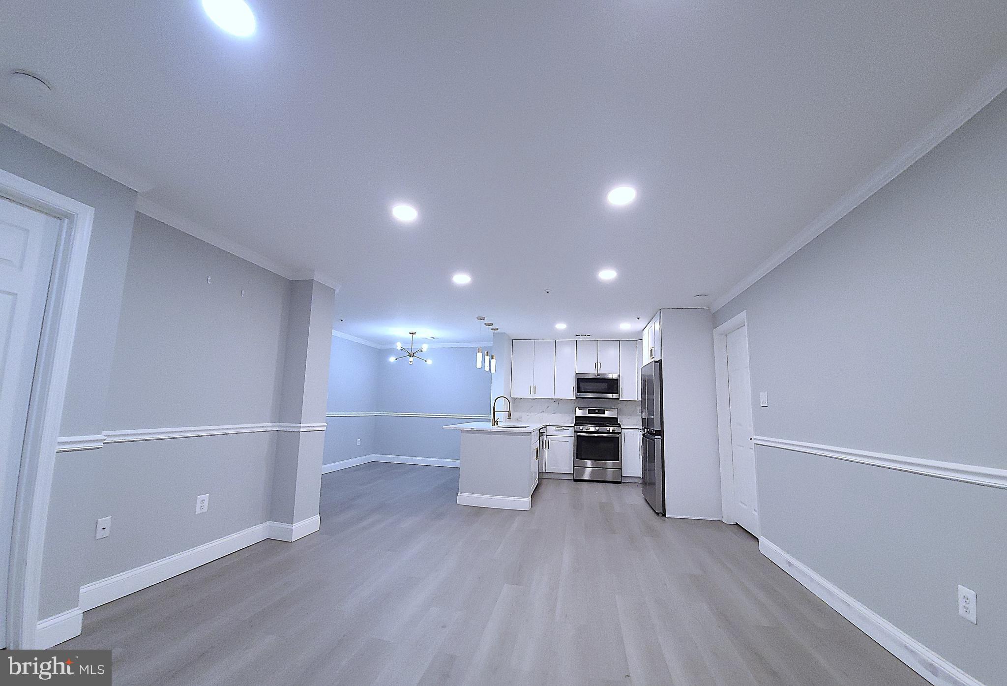 1049 Gardenview Loop, Unit 302 Woodbridge, VA 22191 - Photo 9 of 21 Living Room look to kitchen